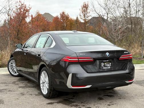 2025 BMW 530 i xDrive