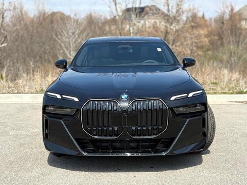 2025 BMW 760 760i xDrive