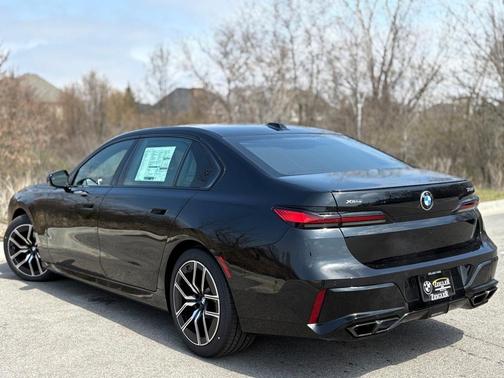 2025 BMW 760 760i xDrive