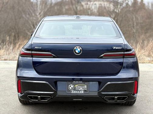 2025 BMW 760 760i xDrive