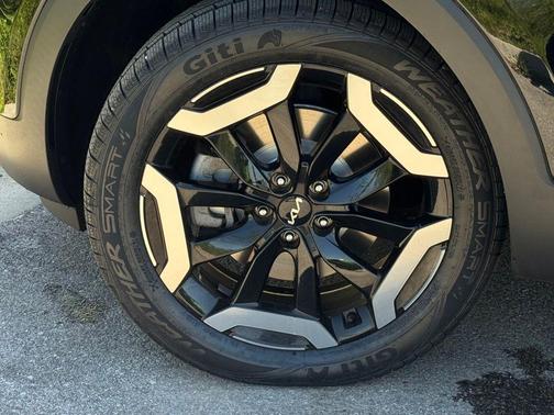 Ebony Black 2023 Kia Telluride S