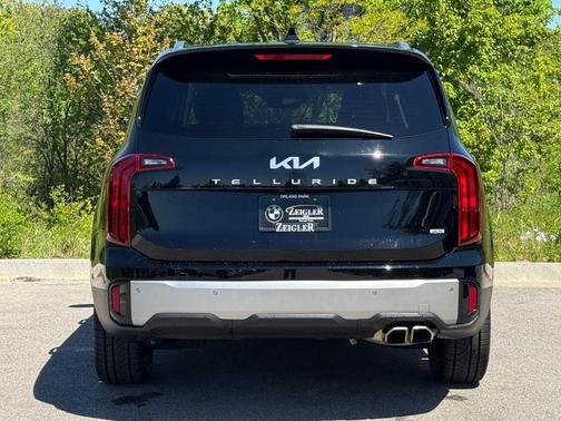 Ebony Black 2023 Kia Telluride S
