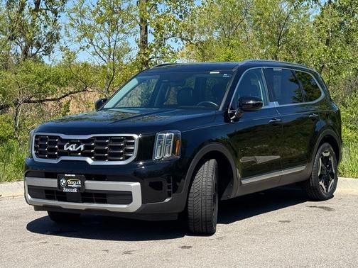 Ebony Black 2023 Kia Telluride S