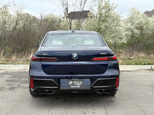2025 BMW 760 760i xDrive
