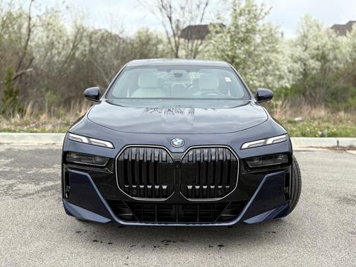 2025 BMW 760 760i xDrive
