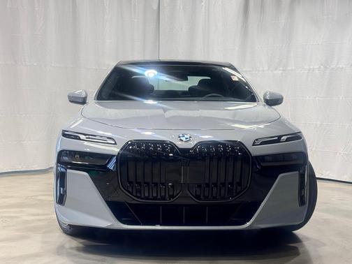 2026 BMW 740 i xDrive