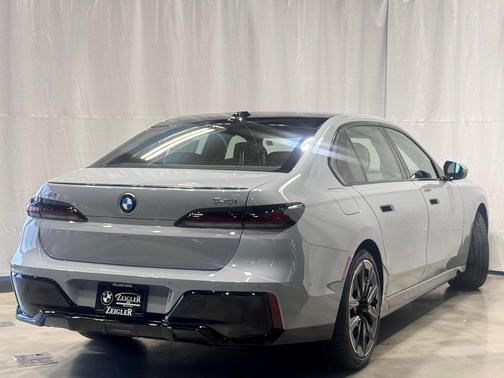 2026 BMW 740 i xDrive