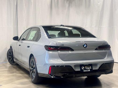 2026 BMW 740 i xDrive