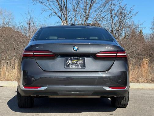 2025 BMW 530 i xDrive