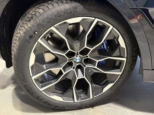2025 BMW X7 M60i