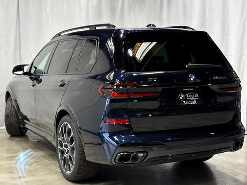 2025 BMW X7 M60i