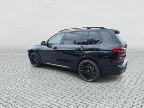 Black Sapphire Metallic 2027 BMW X7 xDrive40i