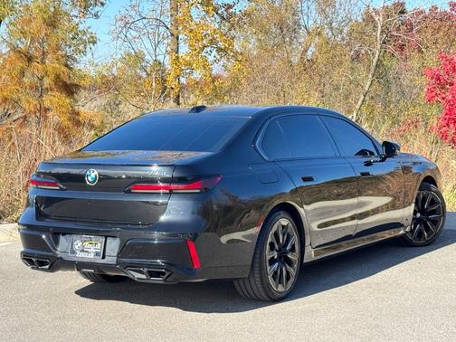 2023 BMW 760 760i xDrive