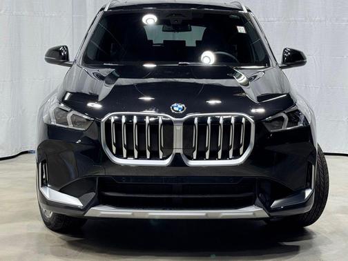 Black Sapphire Metallic 2026 BMW X1 xDrive28i