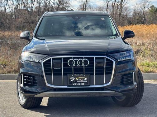 Mythos Black Metallic 2024 Audi Q7 55 Premium
