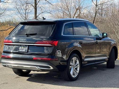 Mythos Black Metallic 2024 Audi Q7 55 Premium