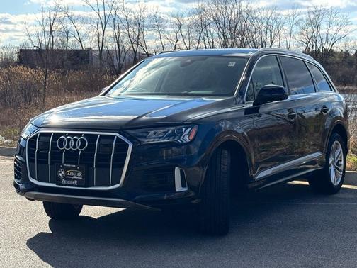 Mythos Black Metallic 2024 Audi Q7 55 Premium