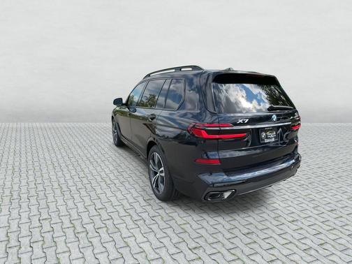 Carbon Black Metallic 2027 BMW X7 xDrive40i