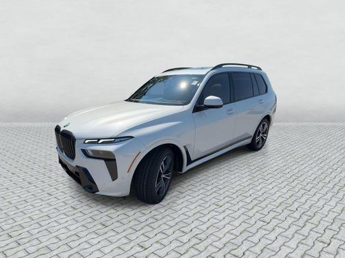 Mineral White Metallic 2027 BMW X7 xDrive40i