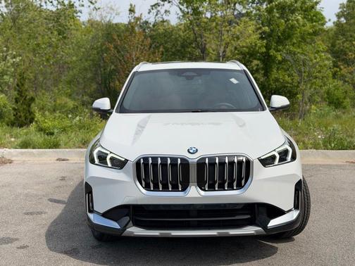 Alpine White 2026 BMW X1 xDrive28i