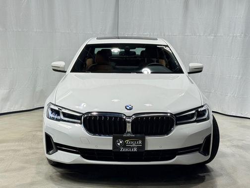 Alpine White 2022 BMW 540 i xDrive