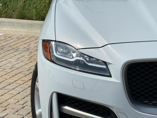 2018 Jaguar F-PACE 30t R-Sport