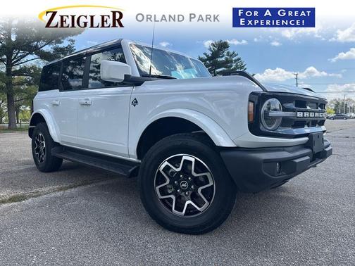 Oxford White 2025 Ford Bronco Outer Banks