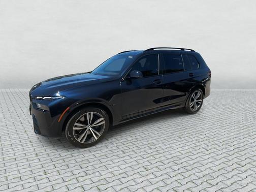 Carbon Black Metallic 2024 BMW X7 xDrive40i