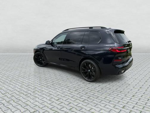 Carbon Black Metallic 2027 BMW X7 xDrive40i