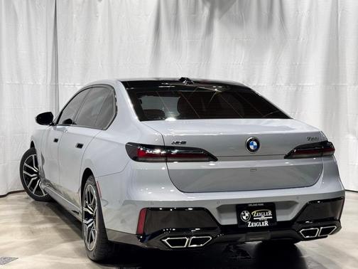 2023 BMW 760 760i xDrive