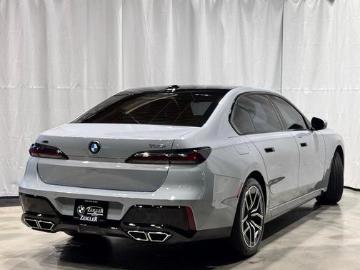 2023 BMW 760 760i xDrive