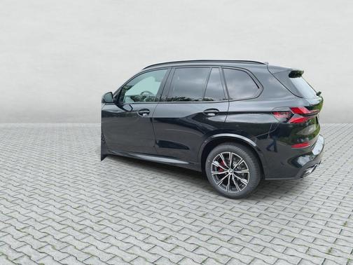 Black Sapphire Metallic 2026 BMW X5 xDrive40i