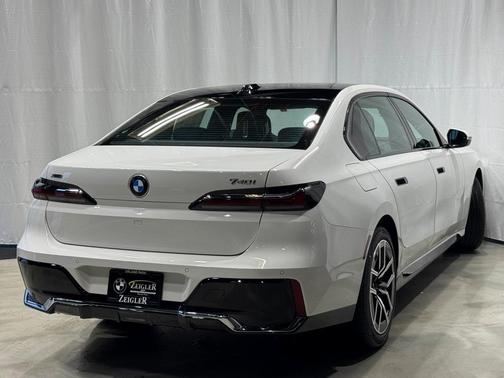 2025 BMW 740 i xDrive