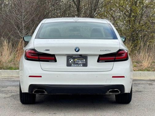 Alpine White 2023 BMW 530e 530e xDrive