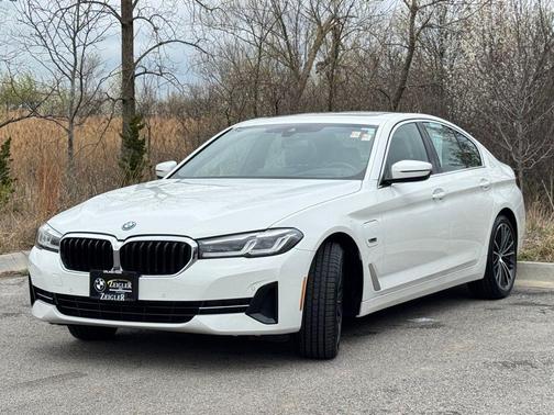 Alpine White 2023 BMW 530e 530e xDrive