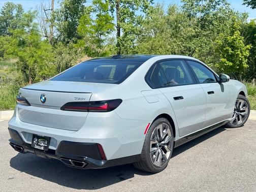 2025 BMW 760 760i xDrive