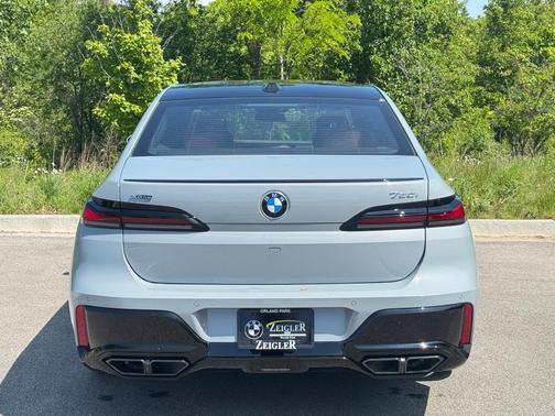 2025 BMW 760 760i xDrive