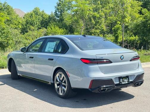 2025 BMW 760 760i xDrive