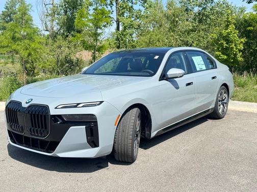 2025 BMW 760 760i xDrive