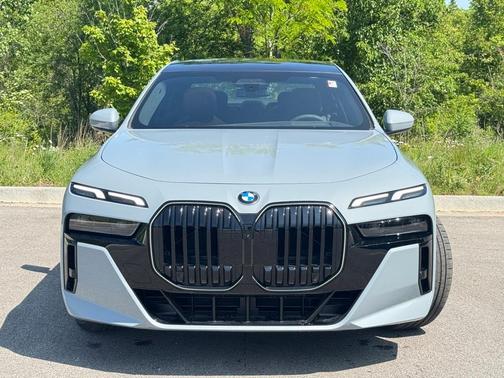 2025 BMW 760 760i xDrive