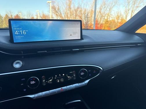 2024 Genesis GV70 2.5T