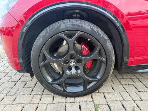 2024 Alfa Romeo Stelvio Veloce