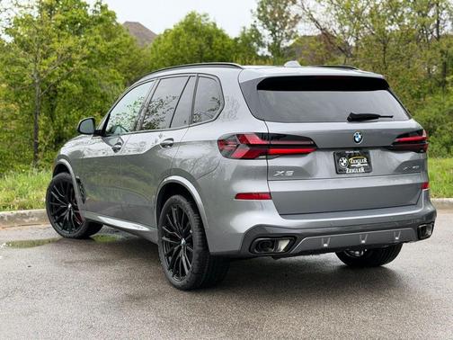 Gray Metallic 2026 BMW X5 xDrive40i