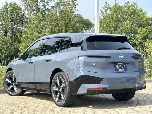 2025 BMW iX xDrive50