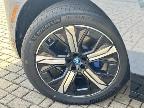 2025 BMW iX xDrive50