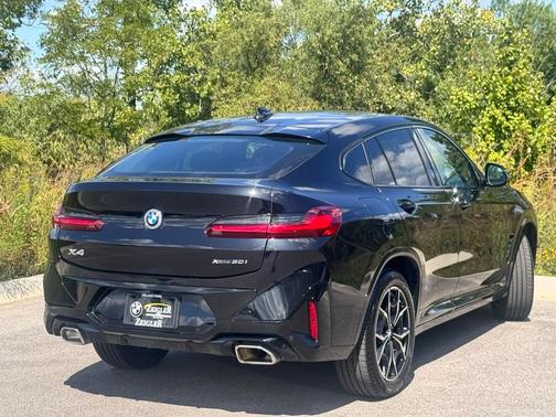 2025 BMW X4 xDrive30i