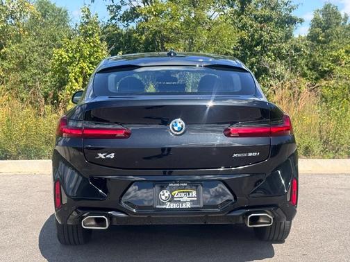 2025 BMW X4 xDrive30i