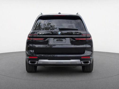 Black Sapphire Metallic 2025 BMW X7 xDrive40i