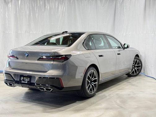 2023 BMW 760 760i xDrive