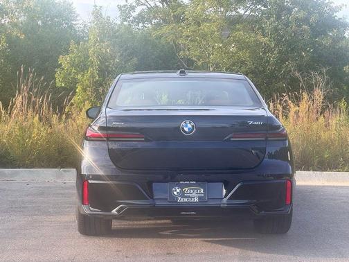 2026 BMW 740 i xDrive